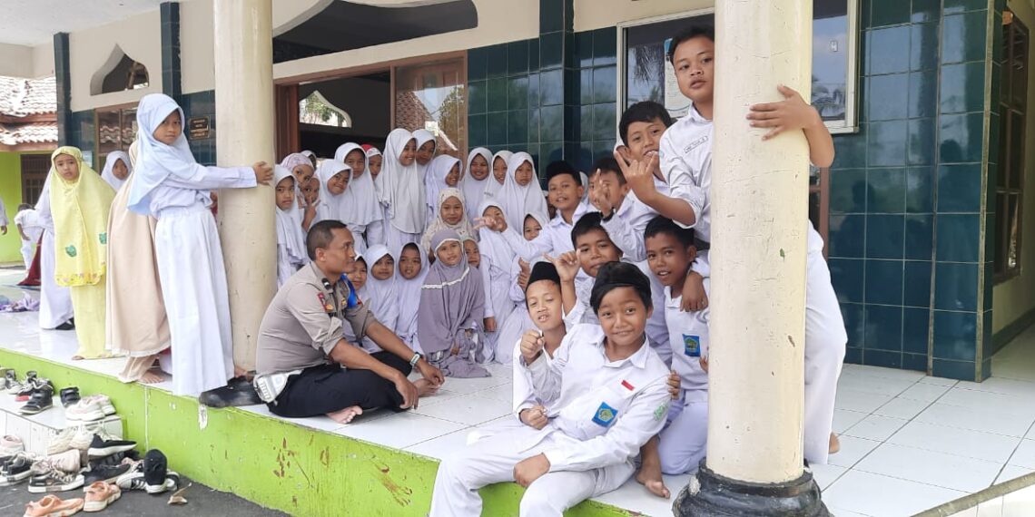 Unit lantas Polsek Warudoyong Polres Sukabumi Kota laksanakan Dikmas Lantas