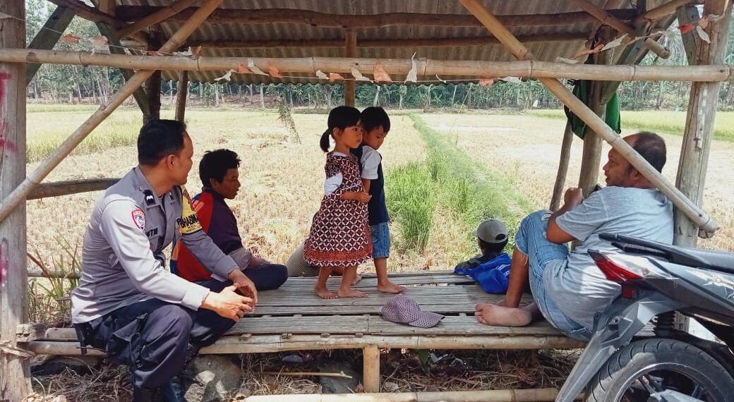 Bhabinkamtibmas Sambang Tokoh Masyarakat, sampaikan pesan kamtibmas