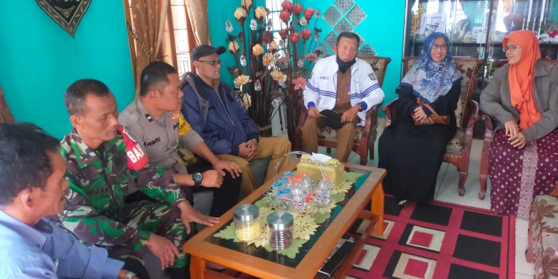 Polsek Sukaraja memantau situasi desa binaannya pasca pemilihan petinggi desa