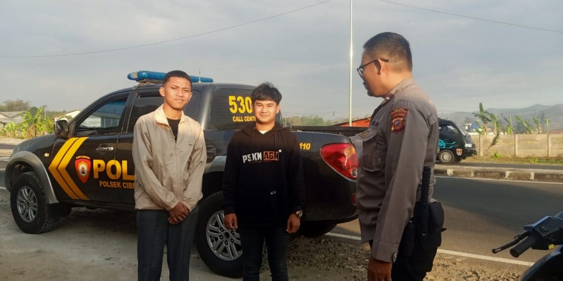 Antisipasi Gukamtibmas Polsek Cibeureum melaksanakan patroli Sore hari serta Strong Point di jalan Lingkar selatan