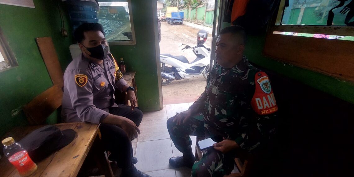 Sinergitas Bhabinkamtibmas Dan Babinsa jaga Wilayah