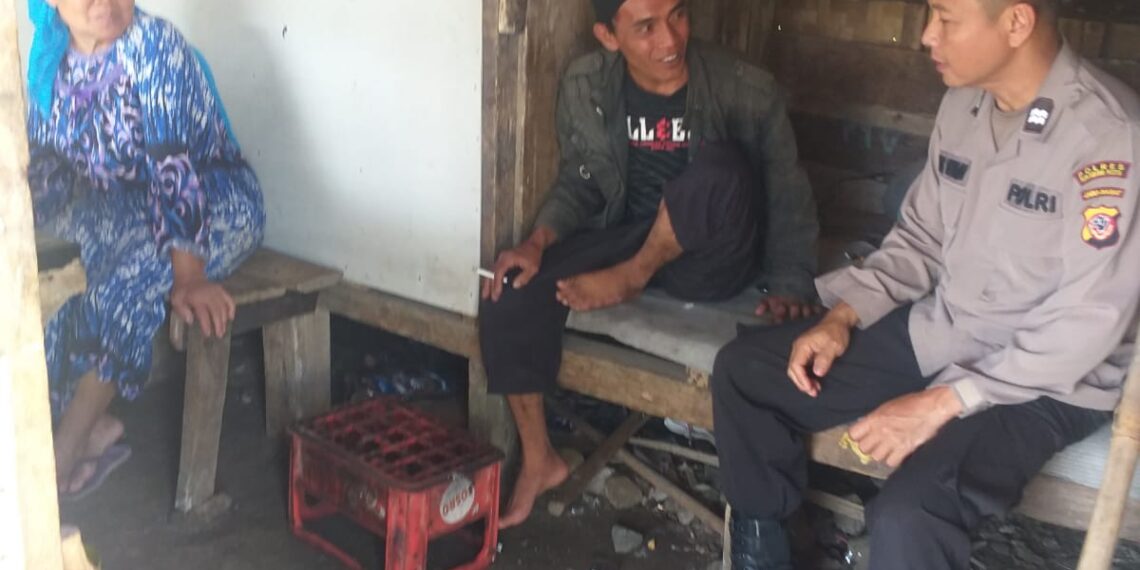 Sambang Warga, Ini Yang Disampaikan Kanit Binmas Polsek Sukalarang