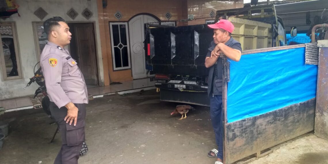 Bhabinkamtibmas Sambang Door to Door System Wujudkan Kamtibmas Yang Kondusif Di Desa