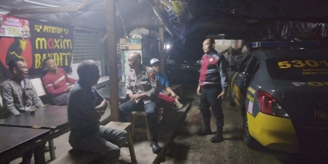 Panit Binmas Polsek Cikole Laksanakan Sambang Dan Patroli Di Wilayah