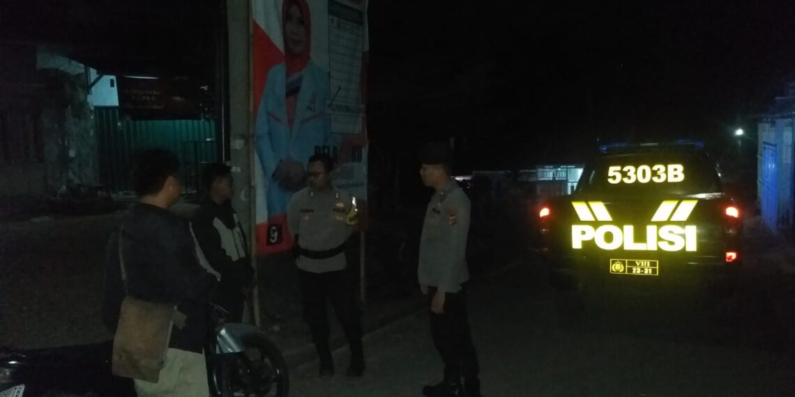 Dalam menjaga dan memelihara Kamtibmas Polsek Gunungpuyuh lakukan patroli dialogis di perumahan Karang kencana