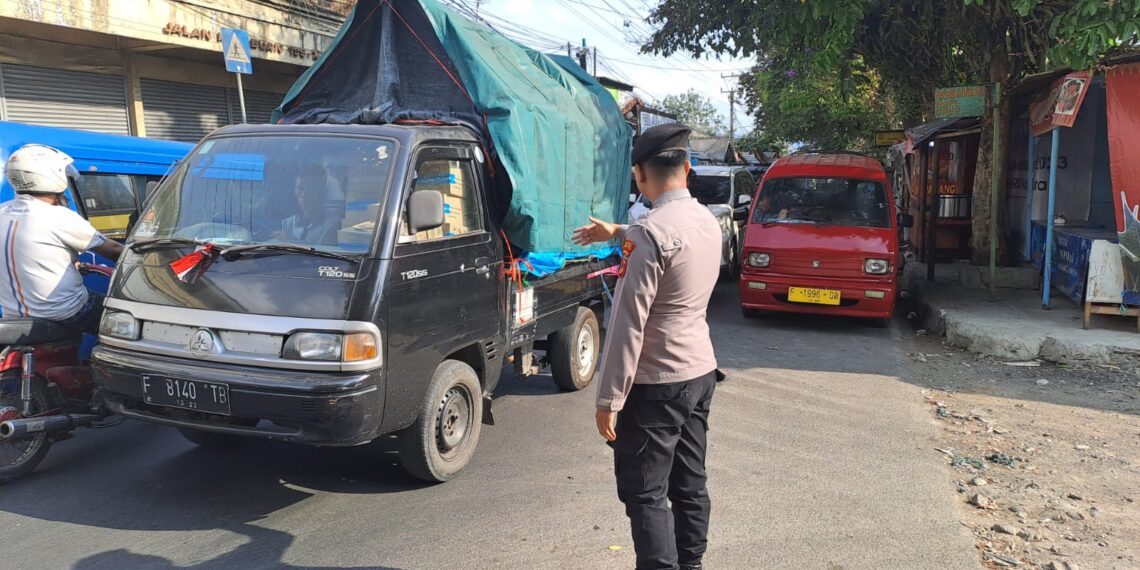 Ciptakan Kamseltibcarlantas, Polsek Citamiang Gelar Pelayanan Rutin Gatur Siang hari