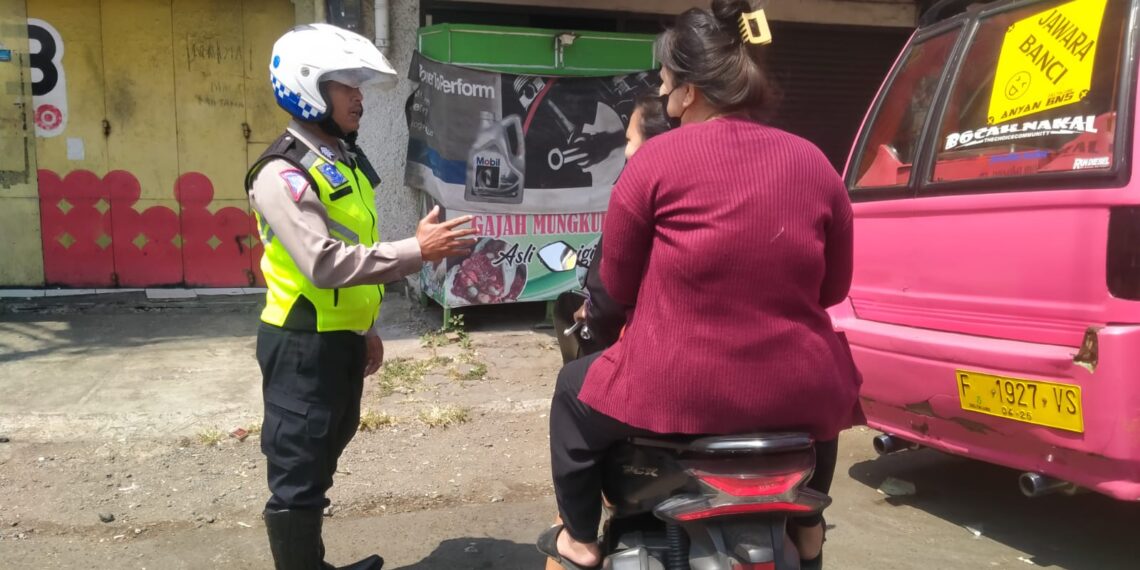 Unit Lalu Lintas Polsek Sukaraja melaksanakan patroli dialogis dengan route Jalan Raya Sukaraja – Terminal Sukaraja – jalur baru Sukaraja