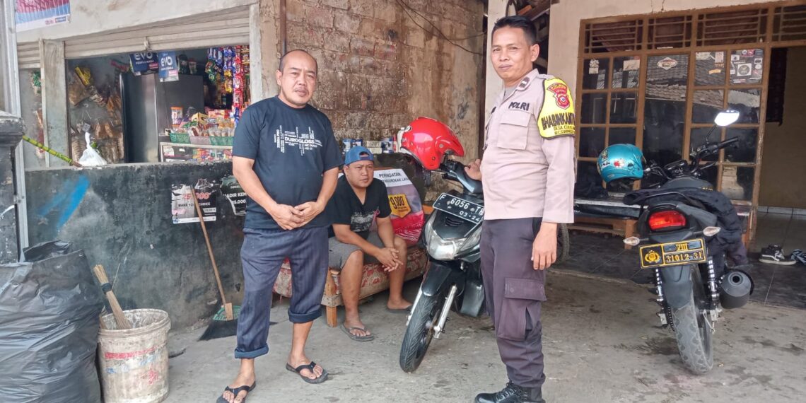 Polsek Gunungguruh Sambangi Warga Dimalam Hari Dan Ajak Warga Jaga Kamtibmas
