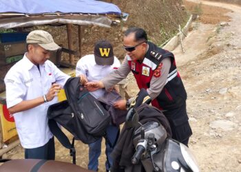 Antisipasi bubaran sekolah, Kanit samapta  Polsek Kadudampit Berikan Himbauan kepada pelajar