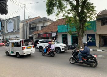 Personil Samapta Polsek Gunungpuyuh Rutin Lakukan Gatur Lalin