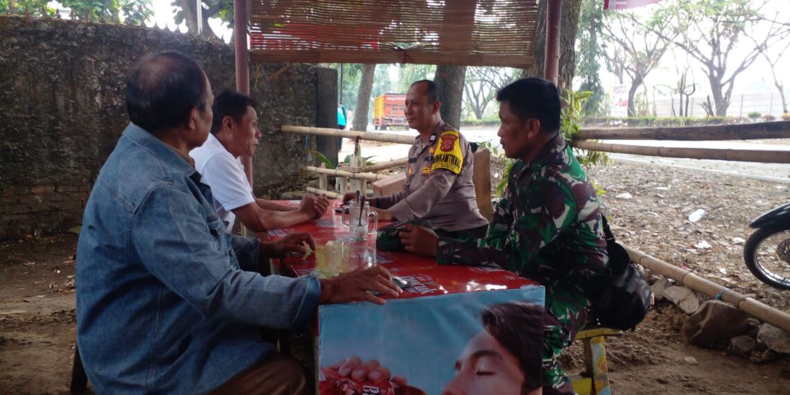 Sinergitas TNI-Polri Melaksanakan Sambang / Silaturahmi Kamtibmas Kepada Warga
