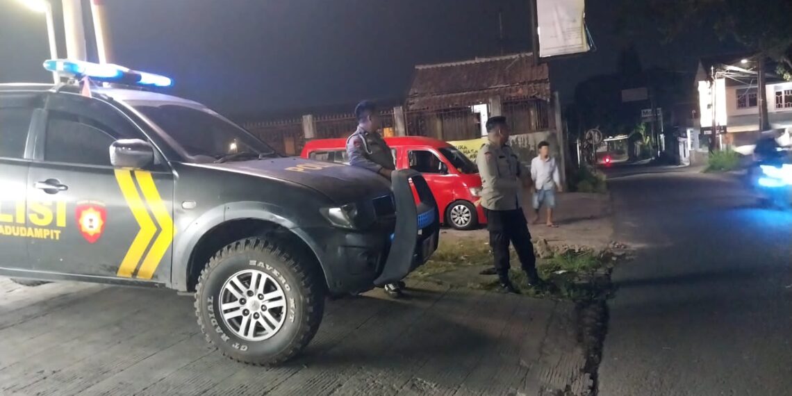 Personil Polsek Kadudampit Patroli Jam Malam Rawan Gukamtibmas