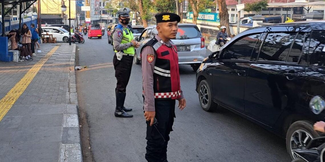 Polsek Cikole Laksanakan Giat Pengaturan