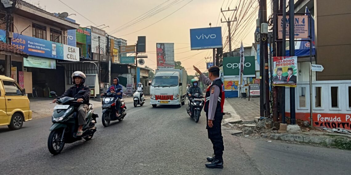 ANTISIPASI LAKA LANTAS Unit Samapta Polsek Lembursitu Lakukan Gatur pagi hari.