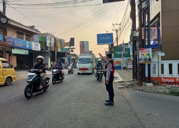 ANTISIPASI LAKA LANTAS Unit Samapta Polsek Lembursitu Lakukan Gatur pagi hari.