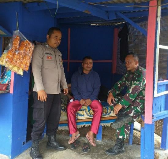 SENERGITAS TNI-POLRI BHABINKAMTIBMAS LEBIH DEKAT DENGAN WARGA BINAAN PADA GIAT SAMBANG