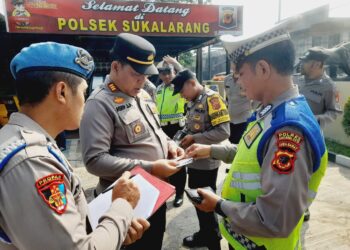 KAPOLSEK SUKALARANG LAKSANAKAN KEGIATAN GAKTIBPLIN KEPADA ANGGOTA POLSEK SUKALARANG