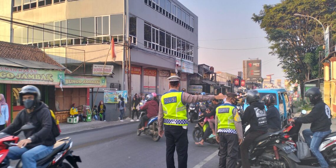 GATUR LALIN PAGI, BENTUK PELAYANAN UNIT LANTAS POLSEK SUKALARANG KEPADA MASYARAKAT PASCA MASUK KARYAWAN PT. PRATAMA DAN PT. GSI II