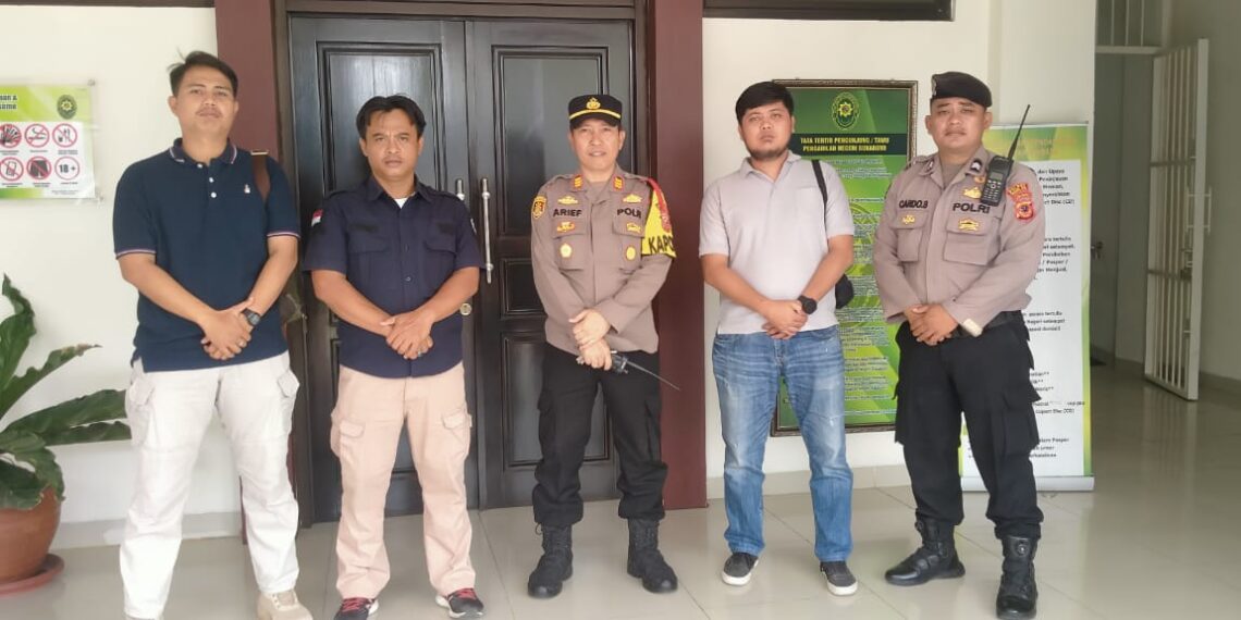 Jamin Keamanan, Polsek Gunungpuyuh Lakukan Pengamanan Sidang Perkara Penganiayaan di Kantor Pengadilan Negeri Sukabumi