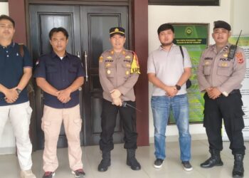 Jamin Keamanan, Polsek Gunungpuyuh Lakukan Pengamanan Sidang Perkara Penganiayaan di Kantor Pengadilan Negeri Sukabumi