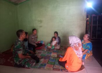 Guna menjaga kondisifitas wilayah Sinergi  TNI-POLRI Sambangi warga.