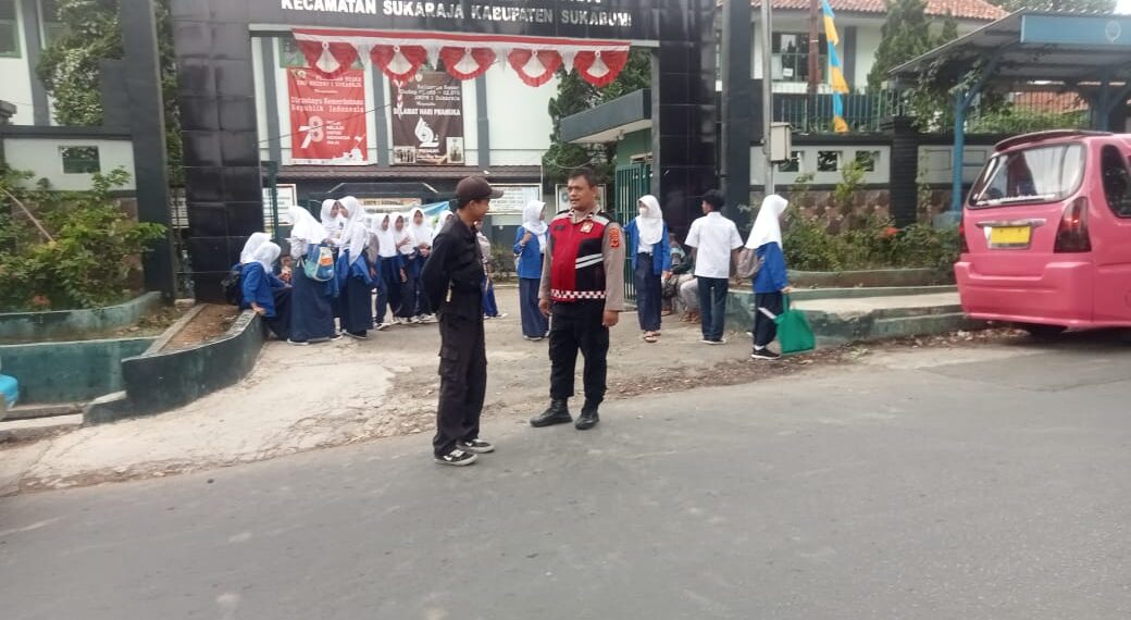 Polsek Sukaraja lakukan patroli siang dengan sasaran pelajar saat bubaran sekolah