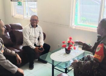 Bhabinkamtibmas bersama Babinsa    sambang dan Dialogis kepada Tokoh Masyarakat.
