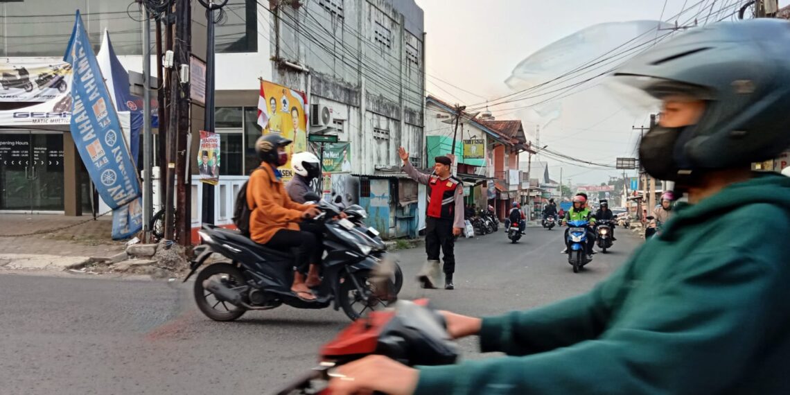 Unit Samapta Polsek Lembursitu Lakukan Gatur pagi hari.