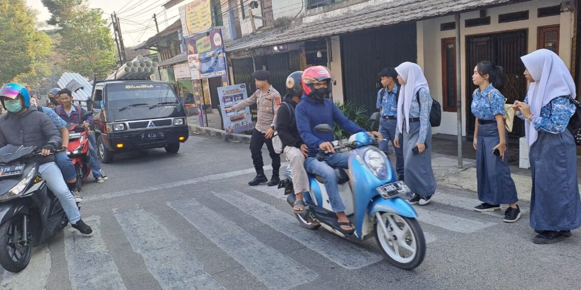 Polsek Citamiang Gatur Pagi Hari Sebagai Bentuk Pelayanan Kepada Masyarakat