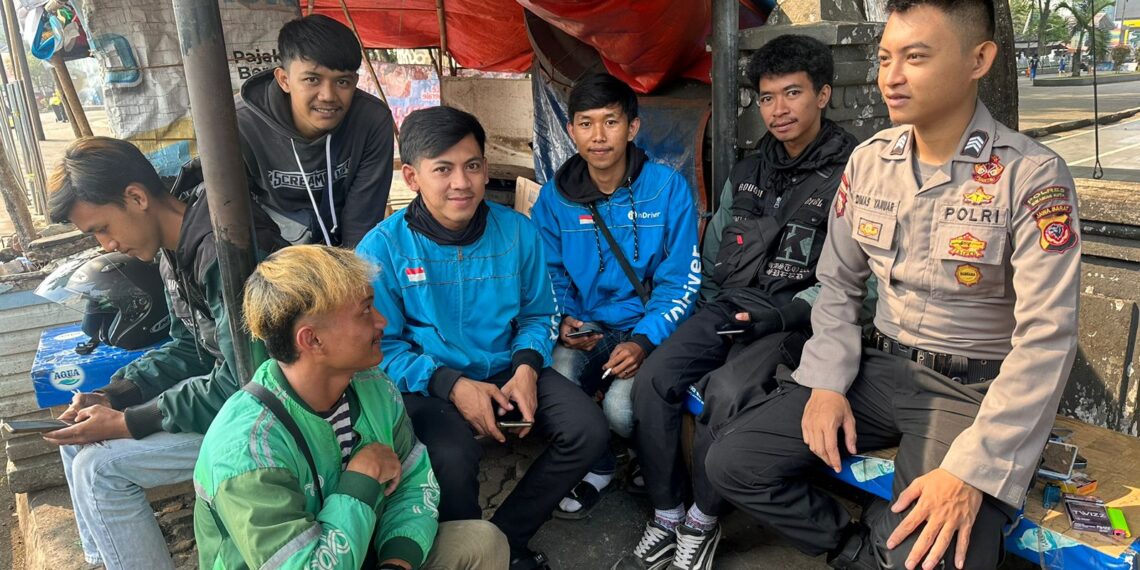 Personil Unit Samapta Polsek Ciaaat  Sampaikan Pesan Kamtibmas
