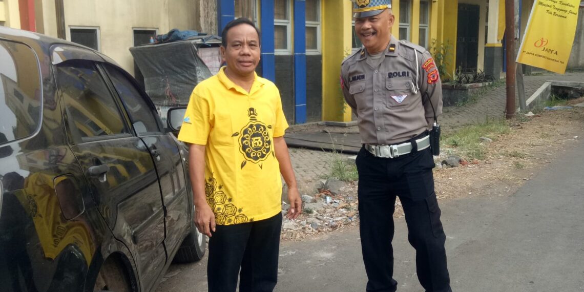 Laksanakan Dikmas Lantas, Unit Lantas Polsek Cisaat Berikan Edukasi Kepada warga