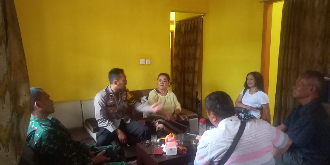 Sinergitas TNI-Polri Bhabinkamtibmas dan Babinsa Melaksanakan Sambang / Silaturahmi Kamtibmas Kepada warga Masyarakat.