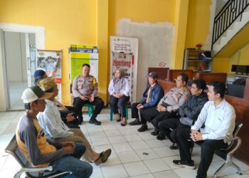 Kapolsek Sukaraja melaksanakan Ngariung Sareng Kapolsek  bersama staf Desa Langensari
