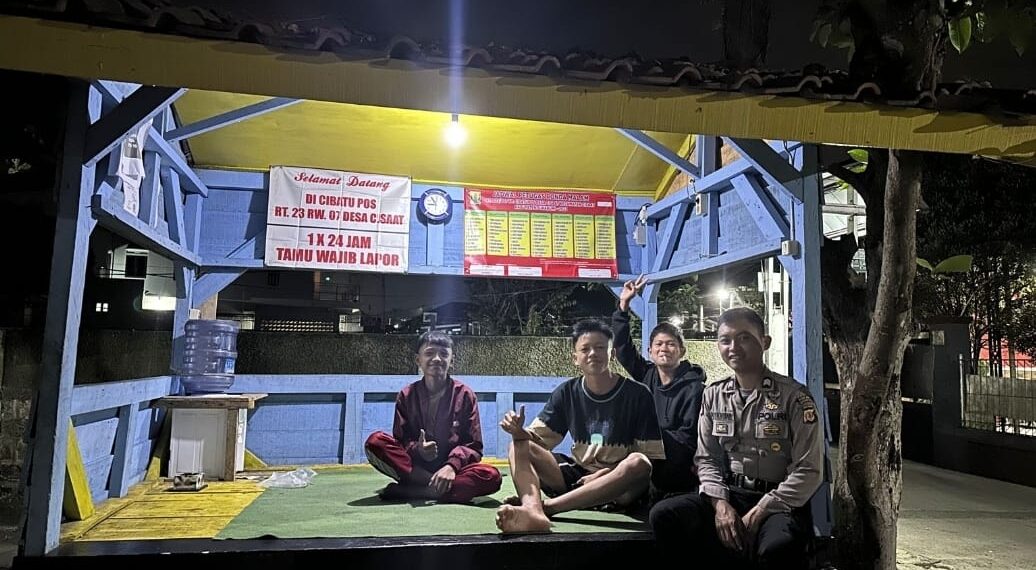 Unit Samapta Polsek Cisaat Sambangi Warga laksanakan Ronda Malam