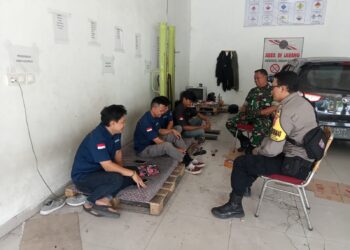Sinergitas TNI POLRI Bhabinkamtibmas Polsek Cibeureum  dengan Babinsa Koramil Baros Melaksanakan kegiatan Pemantauan wilayah bersama sama