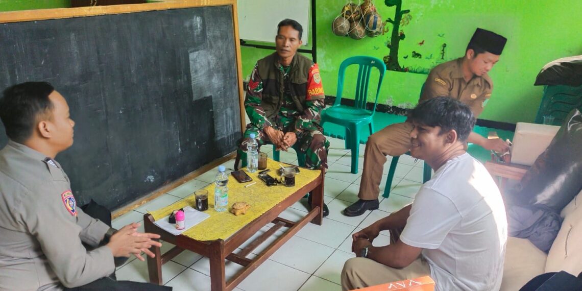 Sinergitas TNI-POLRI Bhabinkamtibmas bersama Babinsa    sambang dan Dialogis kepada Warga Binaan.