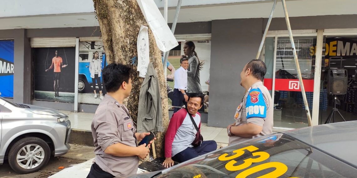 Berikan Rasa Aman, Polsek Citamiang Patroli Dialogis Sambangi Warga.