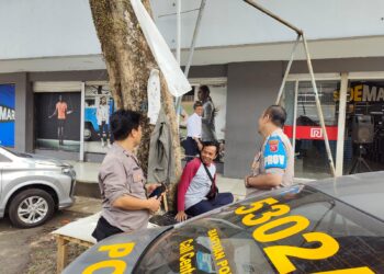 Berikan Rasa Aman, Polsek Citamiang Patroli Dialogis Sambangi Warga.