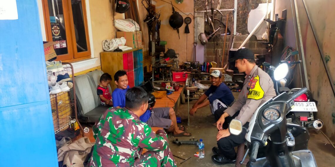 SINERGITAS TNI-POLRI MELAKSANAKAN SAMBANG / SILATURAHMI KAMTIBMAS KEPADA WARGA MASYARAKAT.