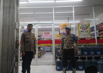 Polsek Sukalarang Patroli Dialogis MInimarket, Antisipasi Kerawanan Malam