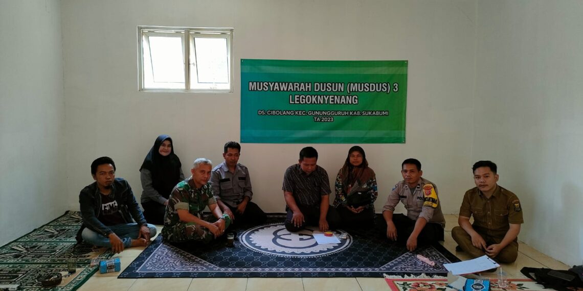 Sinergitas TNI-Polri, Bhabinkamtibmas dan Bhabinsa Hadiri Musdes Dikedusunan di Desa Cibolang