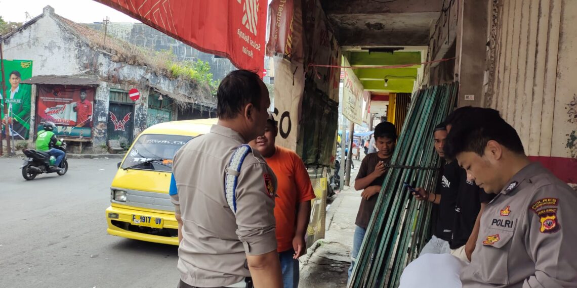 Polsek Citamiang Patroli Dialogis Sambangi Warga.