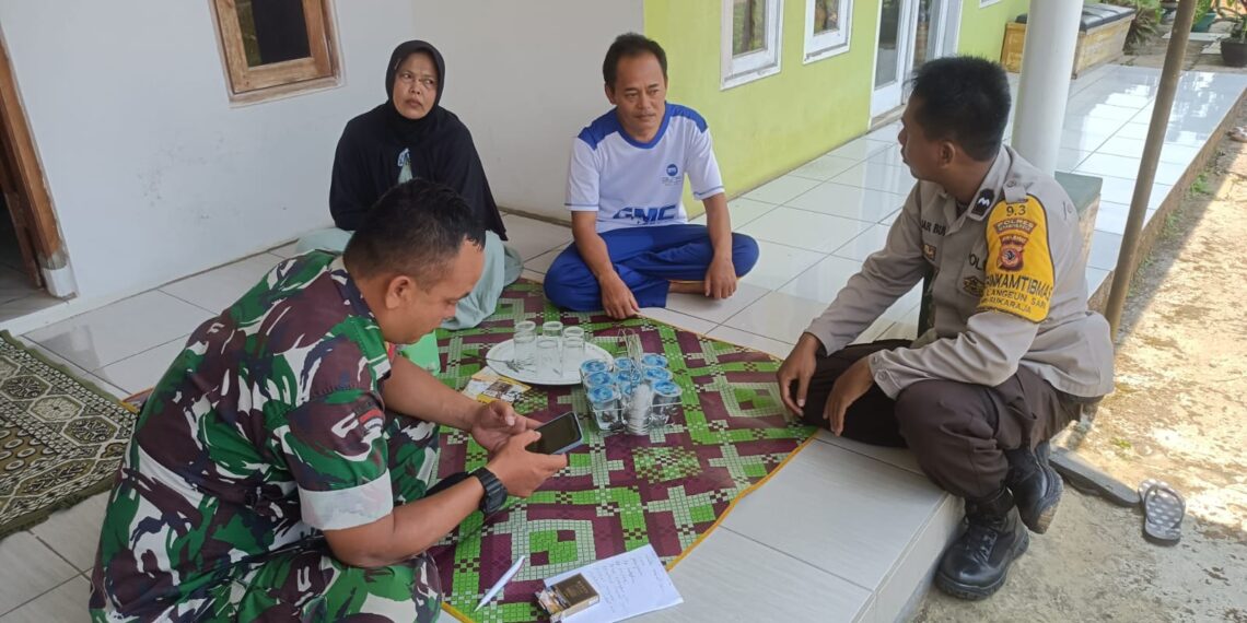 Bhabinkamtibmas Langensari Polsek  Sukaraja bersama Babinsa Langensari Koramil Sukaraja melaksanakan sambang di Desa Langensari