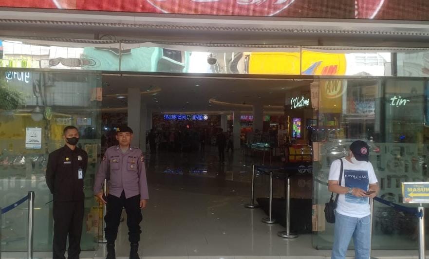 Polsek Cikole Lakukan Patroli di Sekitaran Pertokoan dan Pusat Perbelenjaan