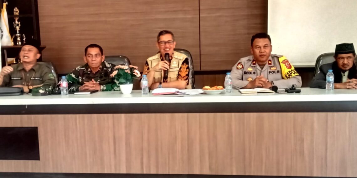 Kapolsek Sukaraja Kompol Dedi Suryadi SE, M.Si menghadiri rapat evaluasi dalam rangka persiapan kegiatan Hari Santri Nasional.