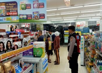Unit Samapta Polsek Lembursitu Sambang ke Indomart dan Alfamart