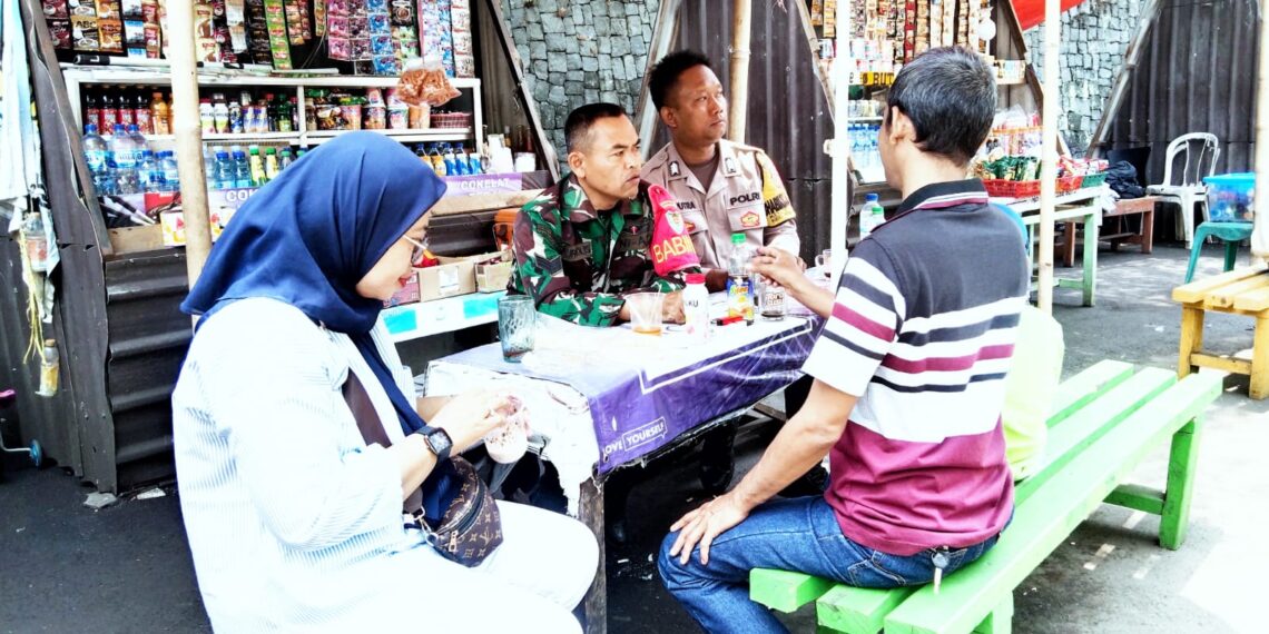Bhabinkamtibmas Bersinergi dengan Babinsa Sambangi Warga Untuk Tingkatkan Harkamtibmas
