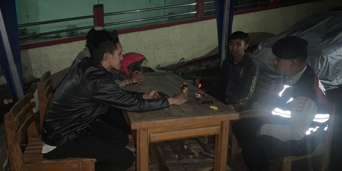 Polsek Gunungpuyuh melaksanakan kegiatan patroli malam guna mencegah gangguan kamtibmas dan kejahatan jalanan