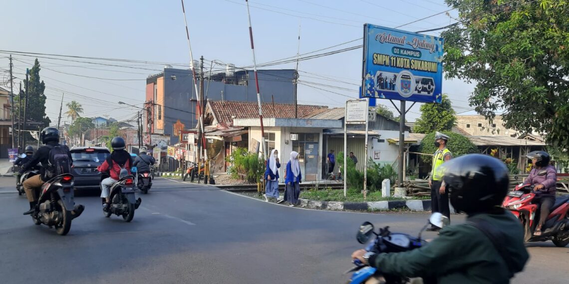 Polsek Warudoyong Gatur Lalu lintas pagi Bentuk Pelayanan kepada Masyarakat guna terciptanya Kamseltibcar Lantas