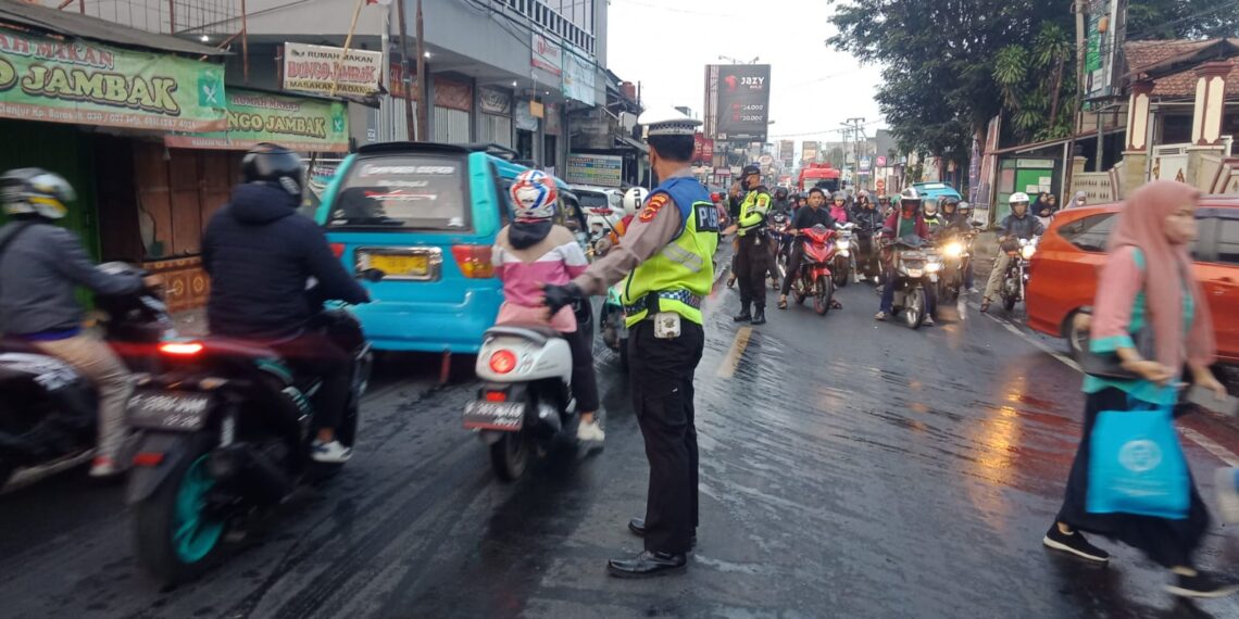 Gatur Lalin Pagi, Bentuk Pelayanan Unit Lantas Polsek Sukalarang Kepada Masyarakat Pasca Masuk Karyawan PT. Pratama Dan PT. GSI II